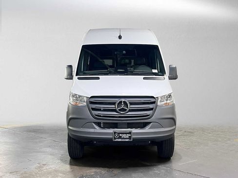 Used 2025 Mercedes-Benz Sprinter 2500 image 8