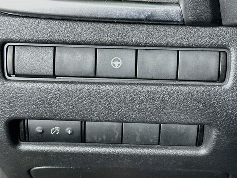 Used 2022 Nissan Rogue SV AWD/4WD image 17