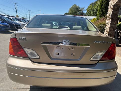 Used 2001 Toyota Avalon XLS image 5
