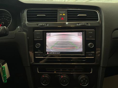 Used 2019 Volkswagen Golf S FWD image 17