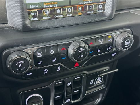 Used 2021 Jeep Wrangler Unlimited Sahara AWD/4WD image 23