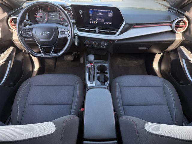 Used 2025 Chevrolet Trax RS w/ Sunroof Package FWD image 12