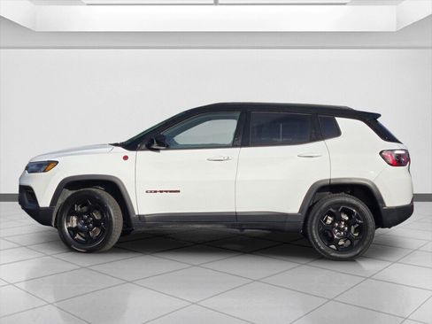 Used 2023 Jeep Compass Trailhawk image 9