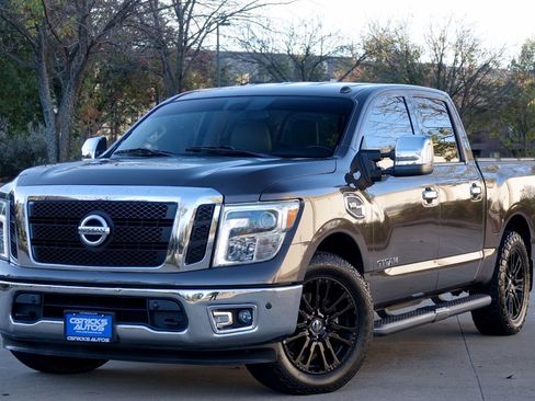 Used 2017 Nissan Titan SL w/ SL Towing Convenience Package image 2
