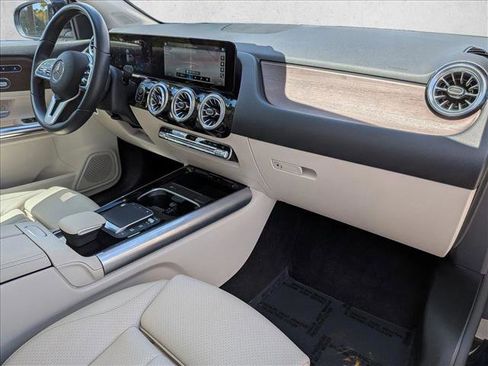 Certified 2022 Mercedes-Benz GLA 250 image 23