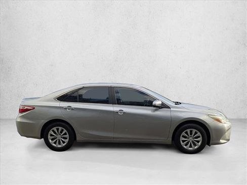 Used 2015 Toyota Camry LE image 4
