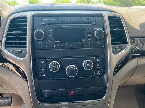 Used 2013 Jeep Grand Cherokee Laredo w/ Laredo E Group AWD/4WD image 14