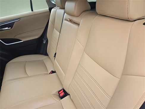 Used 2021 Toyota RAV4 XLE Premium image 20