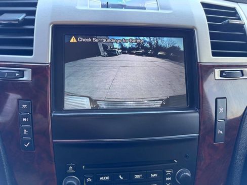 Used 2011 Cadillac Escalade EXT Luxury image 22