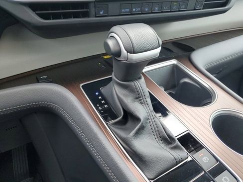 Used 2024 Toyota Sienna XLE image 21