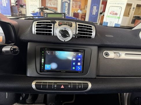 Used 2011 smart fortwo pure RWD image 16
