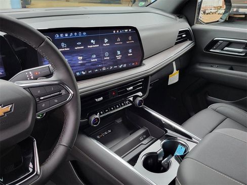 New 2025 Chevrolet Suburban Premier AWD/4WD image 18