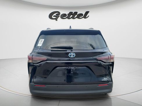 Used 2024 Toyota Sienna XLE image 4