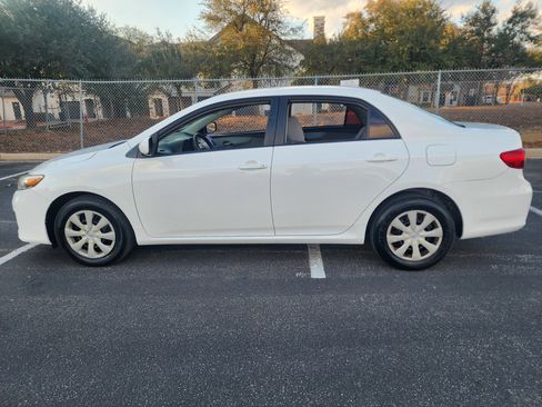 Used 2011 Toyota Corolla LE image 4