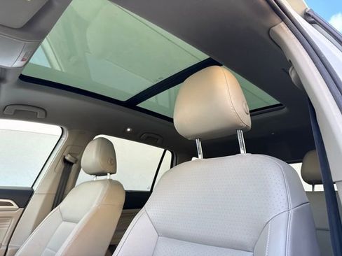 Used 2022 Volkswagen Atlas SE image 3