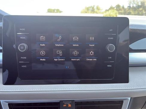 New 2025 Volkswagen Taos SE image 20