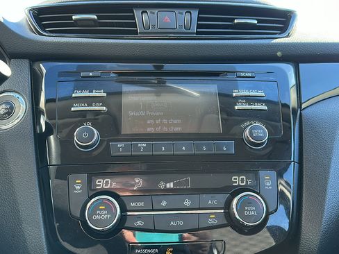 Used 2018 Nissan Rogue Sport SV image 18