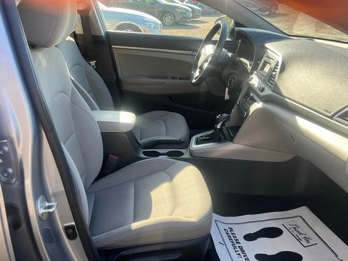Used 2017 Hyundai Elantra SE FWD image 15