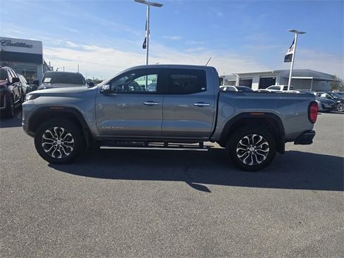 Used 2024 GMC Canyon Denali image 11