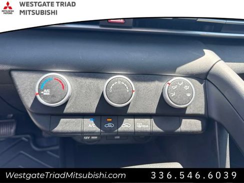 Used 2024 Hyundai Elantra SE FWD image 7