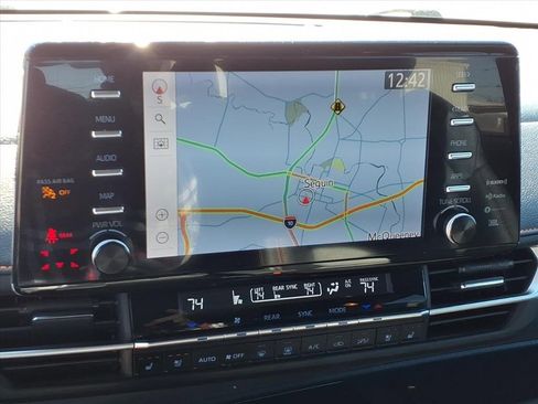 Used 2024 Toyota Sienna XLE Woodland Edition image 18