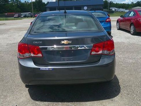 Used 2013 Chevrolet Cruze LS FWD image 12
