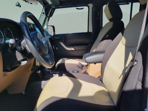 Used 2018 Jeep Wrangler Unlimited Sahara AWD/4WD image 14