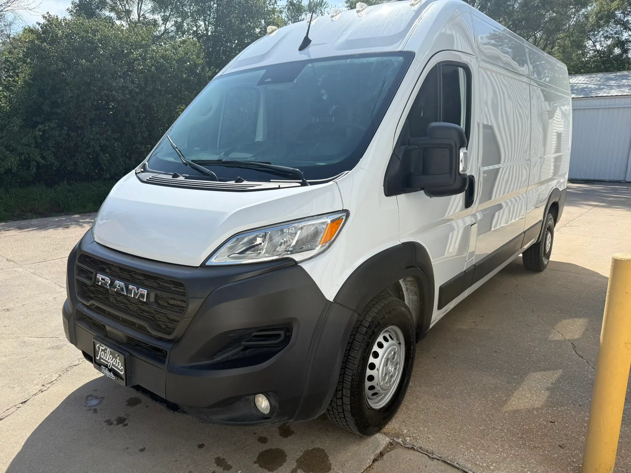 Used 2025 RAM ProMaster 2500 w/ Convenience Group FWD image 3