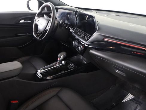 Used 2024 Chevrolet Trax RS w/ Driver Confidence Package image 28