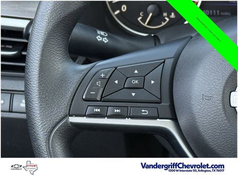 Used 2025 Nissan Altima 2.5 SV FWD image 13