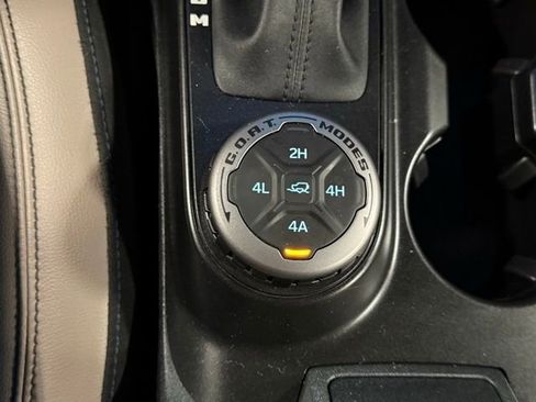 Used 2023 Ford Bronco Wildtrak image 32