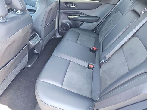 Used 2025 Nissan Ariya FWD image 31