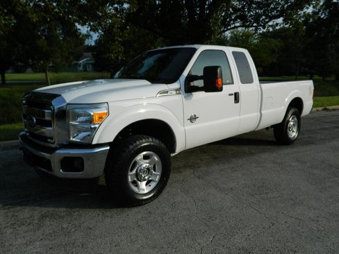 Used 2011 Ford F250 XLT w/ Advanced Security Group AWD/4WD image 18