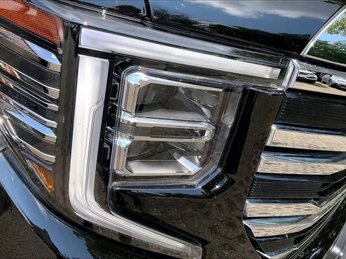 Used 2024 GMC Sierra 1500 SLT w/ SLT Premium Plus Package AWD/4WD image 28