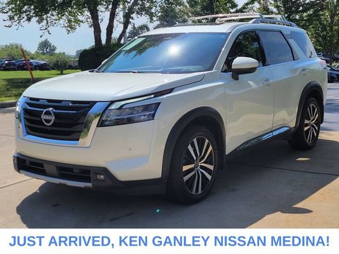 Certified 2024 Nissan Pathfinder Platinum w/ Cargo Package AWD/4WD image 7