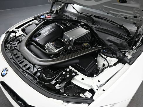 Used 2017 BMW M4 Convertible image 46