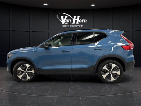 Used 2024 Volvo XC40 B5 Core w/ Protection Package Premier AWD/4WD image 4