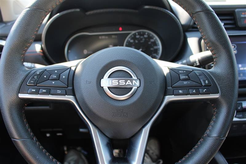 Used 2025 Nissan Versa SR FWD image 12
