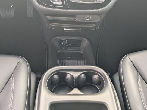 New 2026 Chrysler Pacifica Select image 18