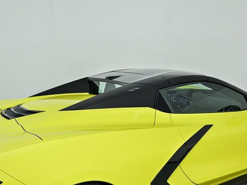 Used 2021 Chevrolet Corvette Stingray Premium Conv w/ Z51 Performance Package image 18