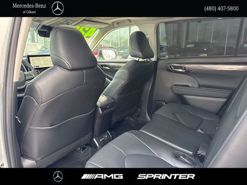 Used 2024 Toyota Highlander Limited image 19