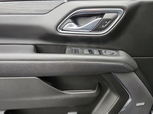 Used 2023 GMC Yukon XL SLT w/ SLT Premium Package image 13