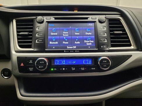 Used 2018 Toyota Highlander XLE image 25