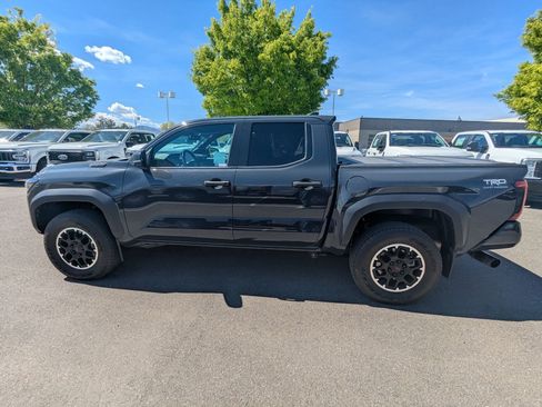 Used 2024 Toyota Tacoma TRD Off-Road w/ TRD Off Road Upgrade Package AWD/4WD image 10