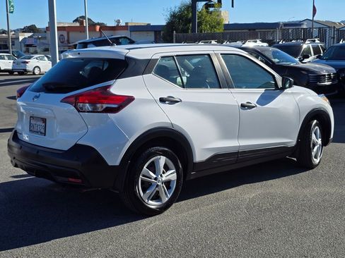 Used 2020 Nissan Kicks S image 4