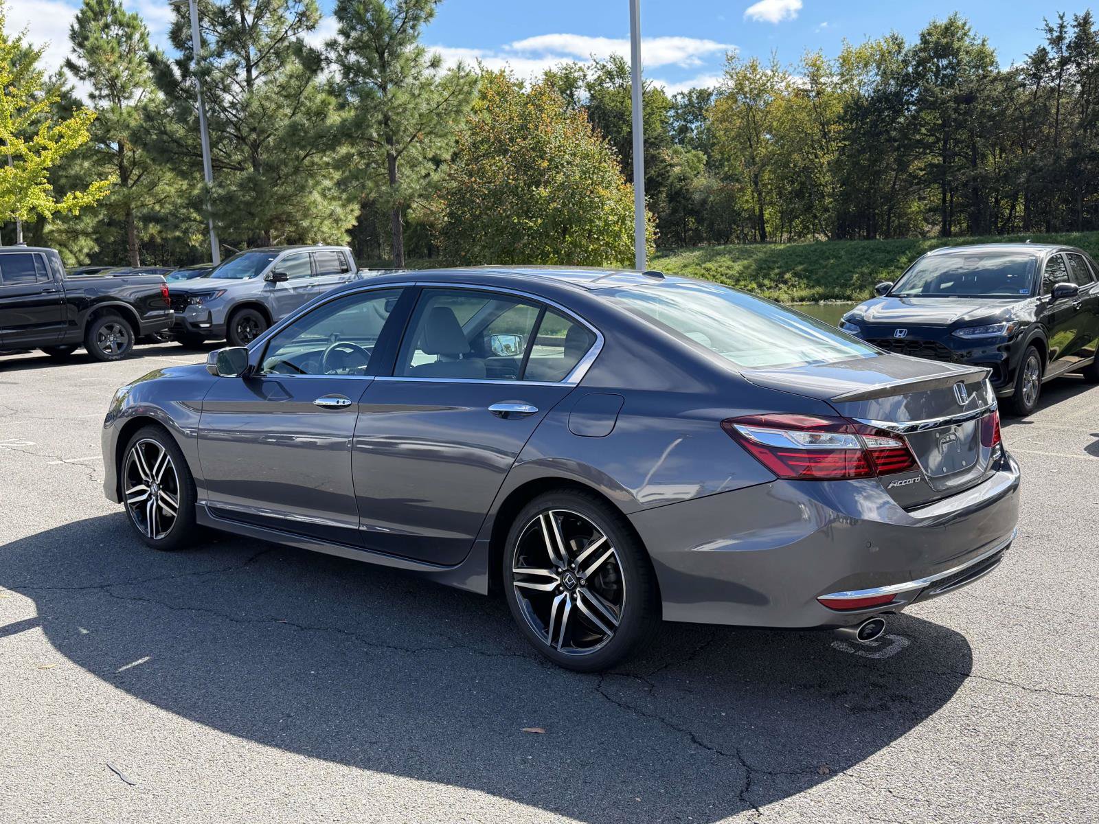 Used 2017 Honda Accord Touring image 4