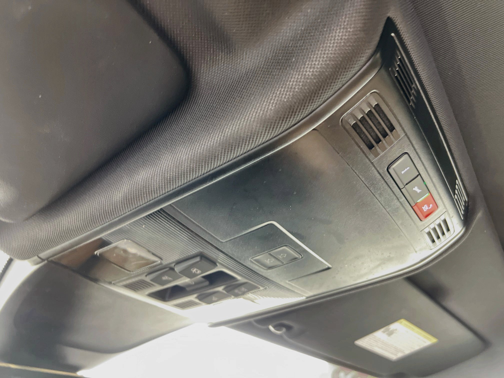 Used 2023 Volkswagen Tiguan SE w/ Panoramic Sunroof Package FWD image 20