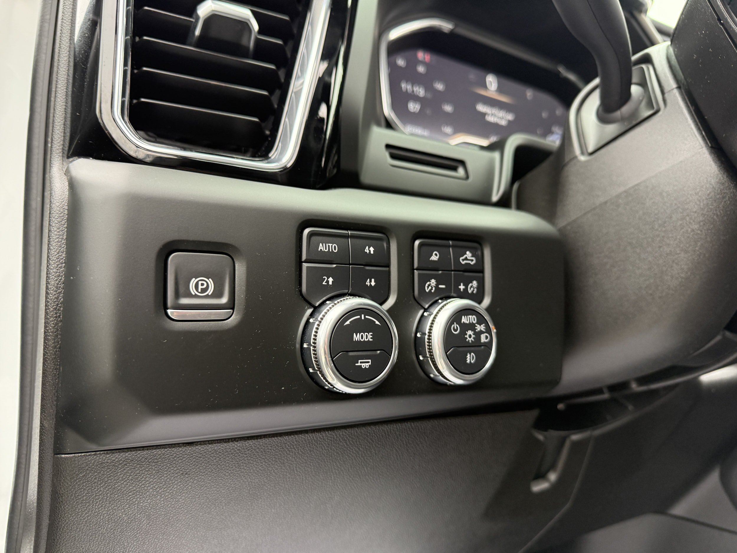Used 2025 GMC Sierra 2500 Denali AWD/4WD image 32