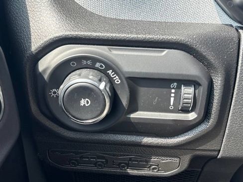 Used 2025 Jeep Wrangler Sport AWD/4WD image 17