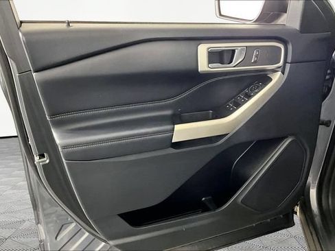 Used 2022 Ford Explorer XLT w/ Equipment Group 202A AWD/4WD image 19